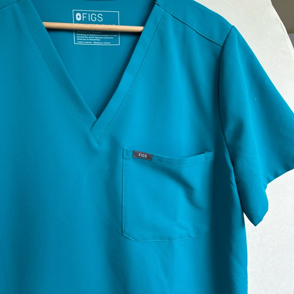 Figs Catarina One Pocket Scrub Top in Teal, size XL - Picture 3 of 5